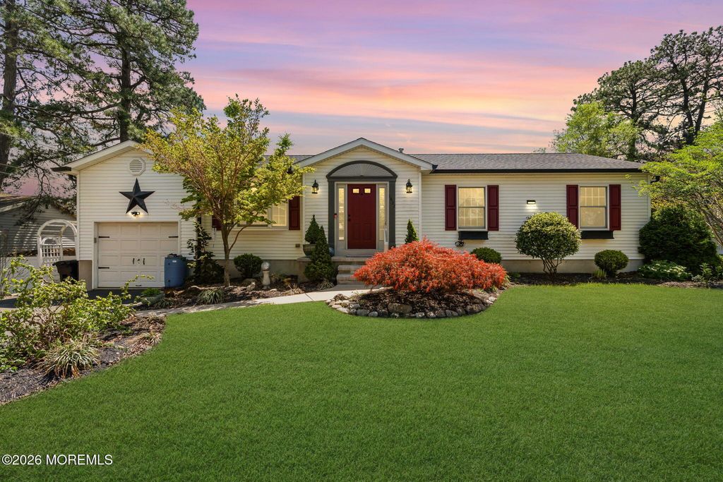 1632 Commonwealth Boulevard, Toms River, NJ 08757