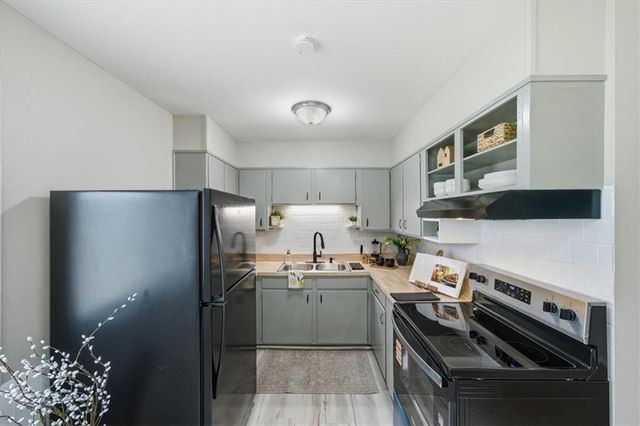 5200 S Delaware Avenue, Independence, MO 64055