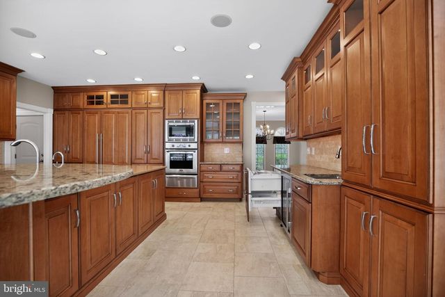 9 WINDING WAY, Mullica Hill, NJ 08062