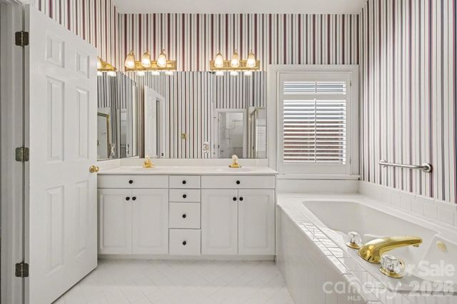 5423 Dunedin Lane, Charlotte, NC 28270