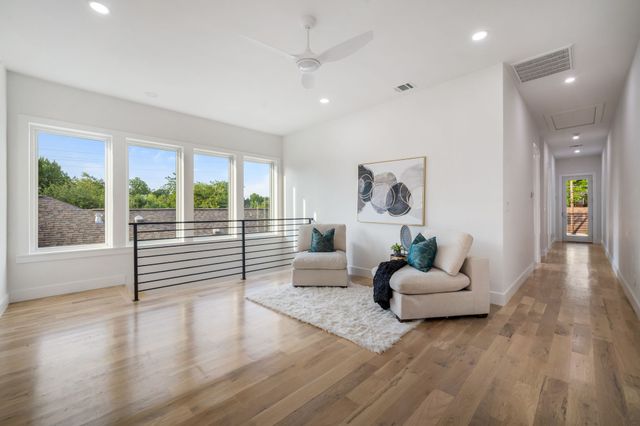 734 Cedar Hill Avenue, Dallas, TX 75208