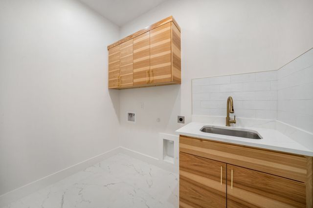 734 Cedar Hill Avenue, Dallas, TX 75208