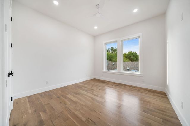 734 Cedar Hill Avenue, Dallas, TX 75208
