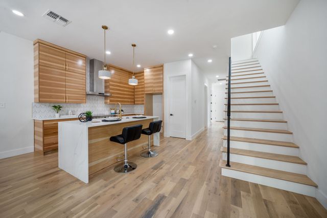 734 Cedar Hill Avenue, Dallas, TX 75208