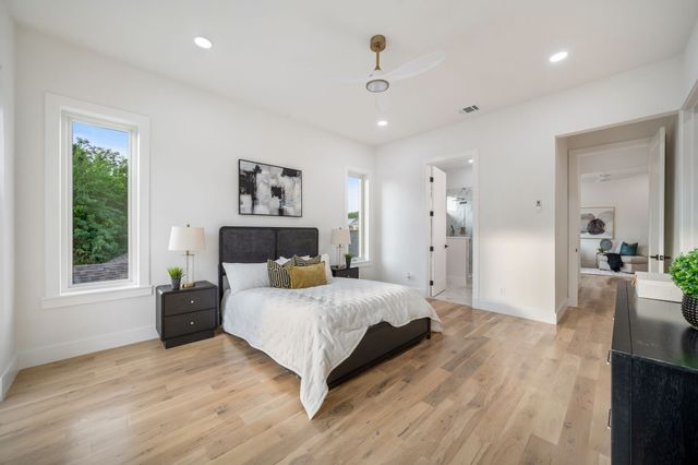 734 Cedar Hill Avenue, Dallas, TX 75208