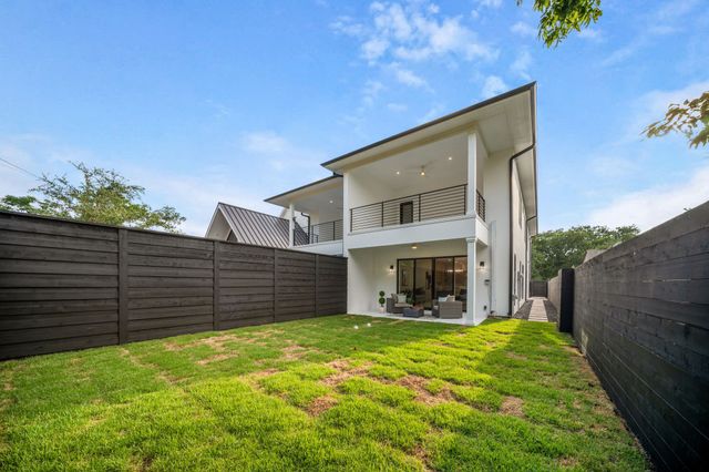 734 Cedar Hill Avenue, Dallas, TX 75208