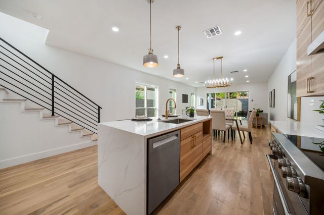 734 Cedar Hill Avenue, Dallas, TX 75208