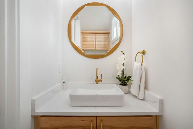 734 Cedar Hill Avenue, Dallas, TX 75208