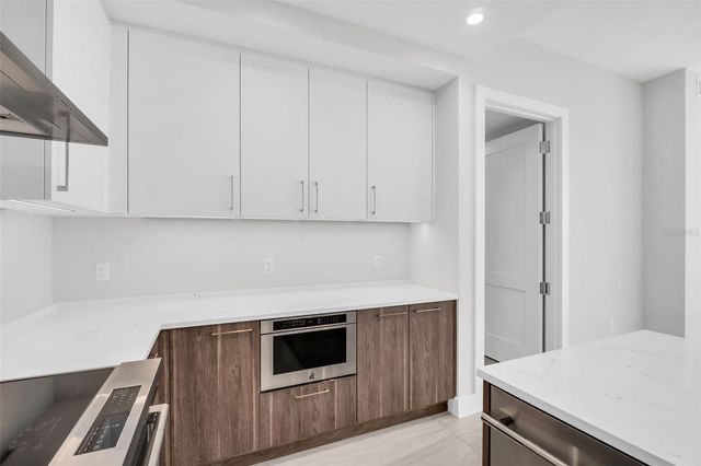 275 1ST AVENUE S 2807, St Petersburg, FL 33701