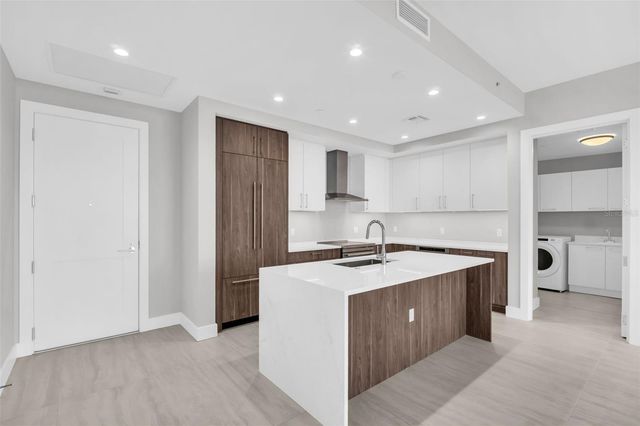 275 1ST AVENUE S 2807, St Petersburg, FL 33701