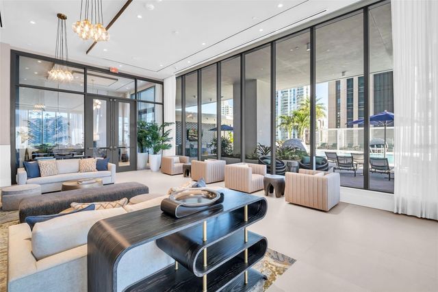 275 1ST AVENUE S 2807, St Petersburg, FL 33701