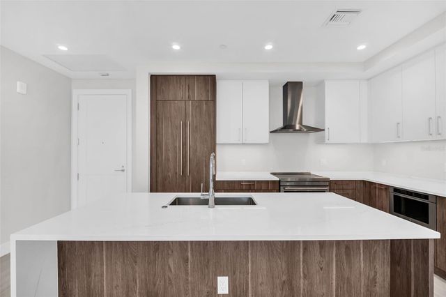 275 1ST AVENUE S 2807, St Petersburg, FL 33701