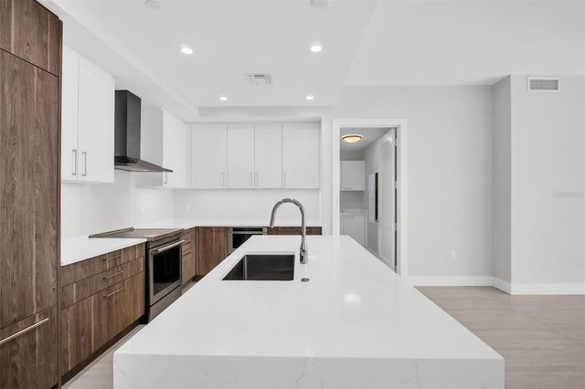 275 1ST AVENUE S 2807, St Petersburg, FL 33701