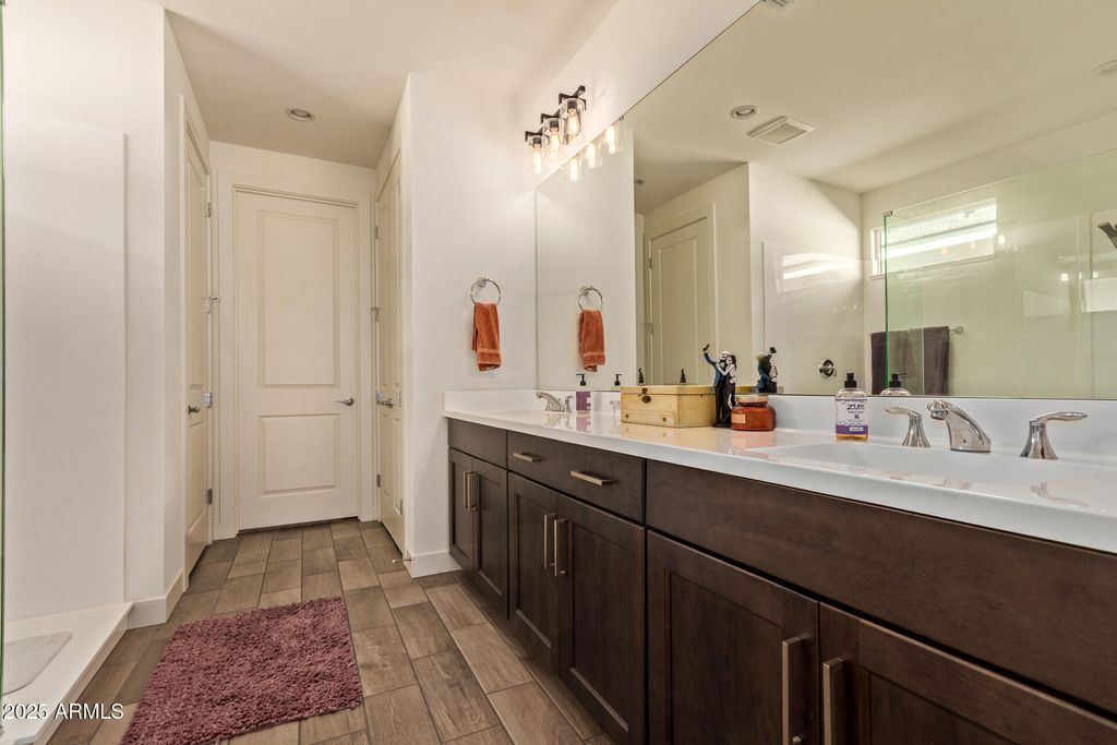Image 20 of property listing at 17400 W AUBURN Street, Surprise, AZ 85388