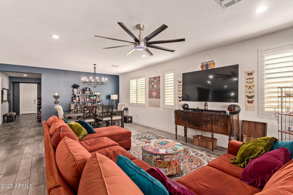 Image 5 of property listing at 17400 W AUBURN Street, Surprise, AZ 85388