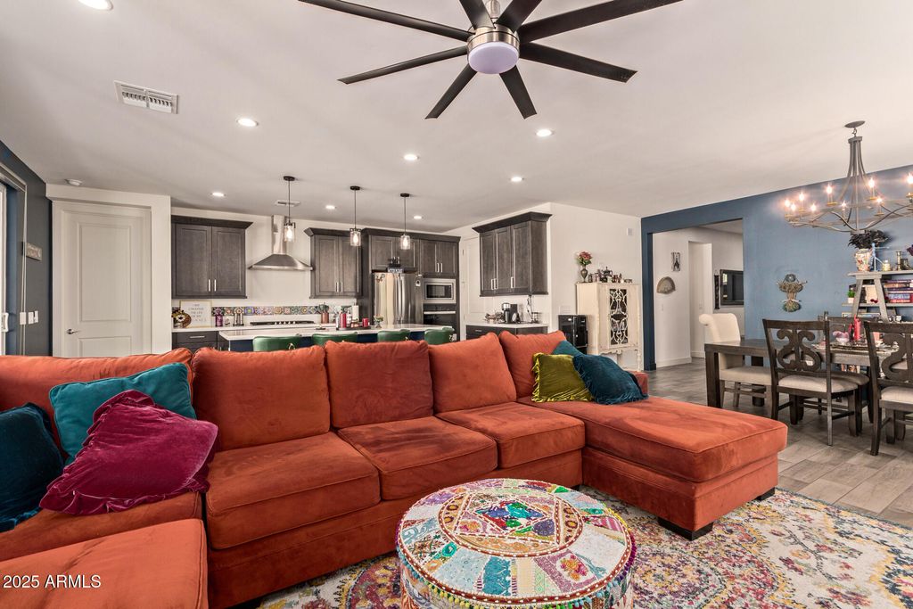 Image 9 of property listing at 17400 W AUBURN Street, Surprise, AZ 85388