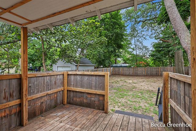 449 Leonard Avenue, Muskegon, MI 49442