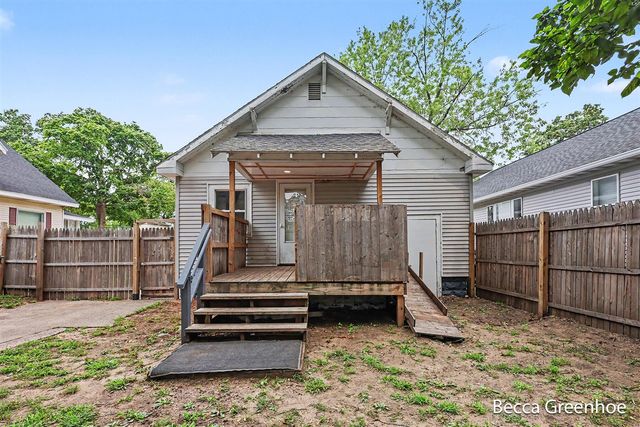 449 Leonard Avenue, Muskegon, MI 49442