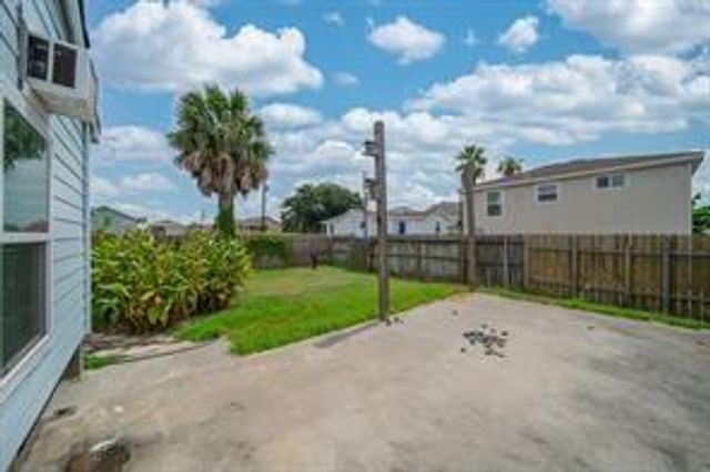 6317 Heards Lane, Galveston, TX 77551