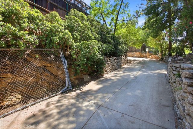 10064 Sunland Boulevard, Sunland, CA 91040