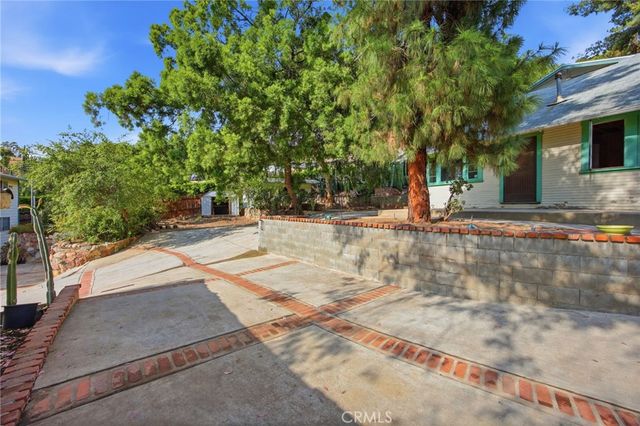 10064 Sunland Boulevard, Sunland, CA 91040