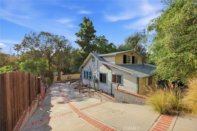 10064 Sunland Boulevard, Sunland, CA 91040