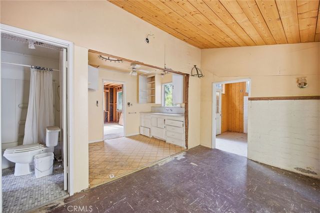 10064 Sunland Boulevard, Sunland, CA 91040