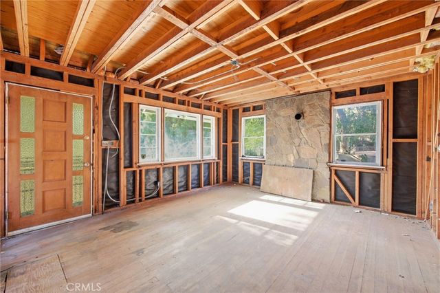 10064 Sunland Boulevard, Sunland, CA 91040