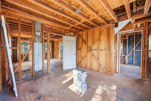 10064 Sunland Boulevard, Sunland, CA 91040