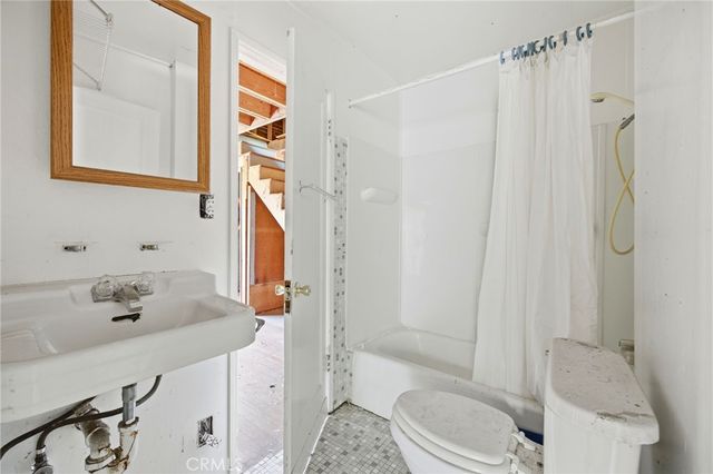10064 Sunland Boulevard, Sunland, CA 91040
