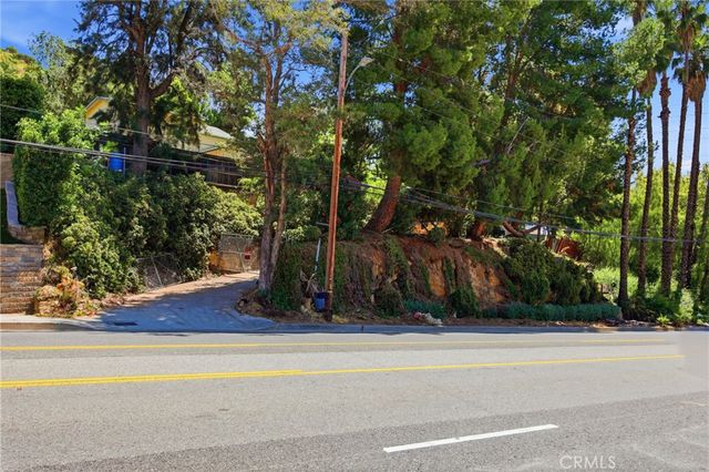 10064 Sunland Boulevard, Sunland, CA 91040