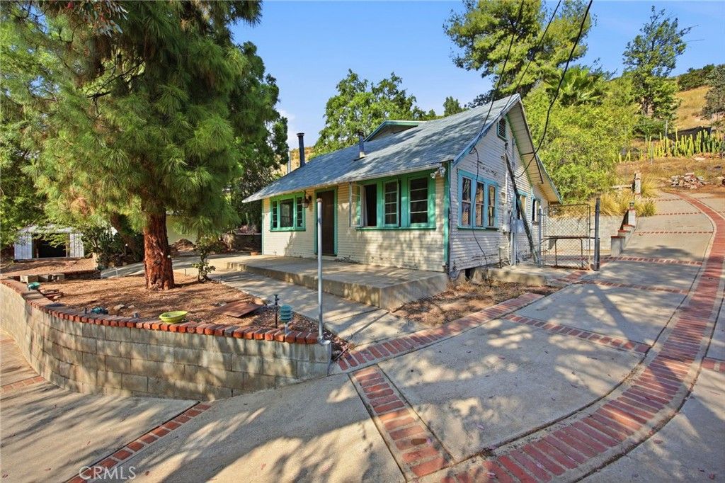 10064 Sunland Boulevard, Sunland, CA 91040