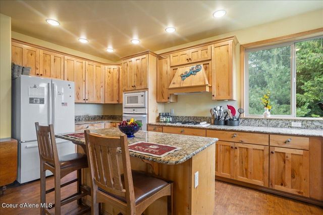 403 Kula Dr, Sagle, ID 83860