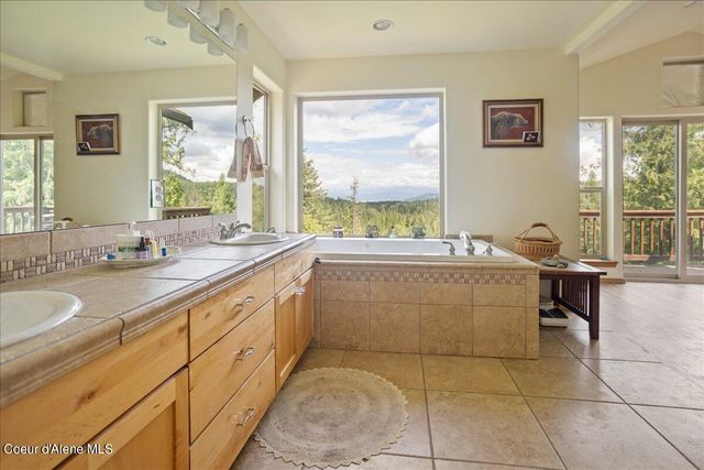 403 Kula Dr, Sagle, ID 83860