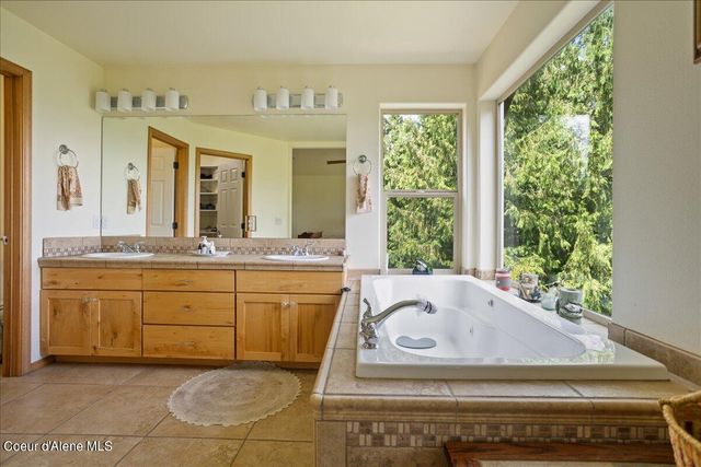 403 Kula Dr, Sagle, ID 83860