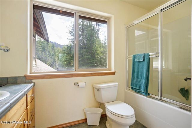 403 Kula Dr, Sagle, ID 83860