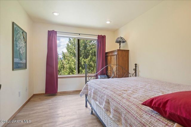 403 Kula Dr, Sagle, ID 83860