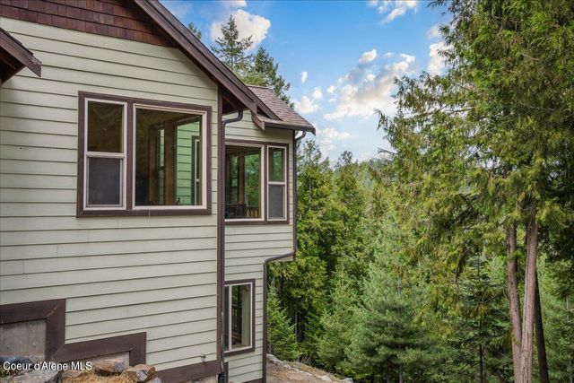 403 Kula Dr, Sagle, ID 83860