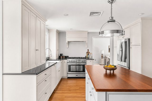 50 Brooks Street, Winchester, MA 01890
