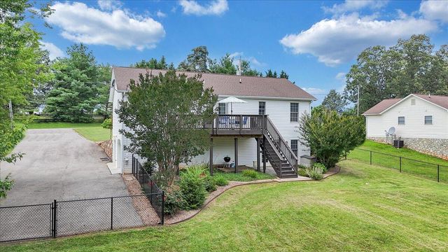 1700 BLUEWATER DR, Moneta, VA 24121