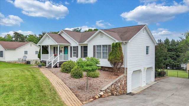 1700 BLUEWATER DR, Moneta, VA 24121