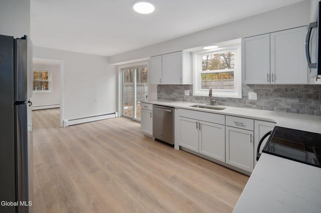 4 Woodshire Court, Malta, NY 12019