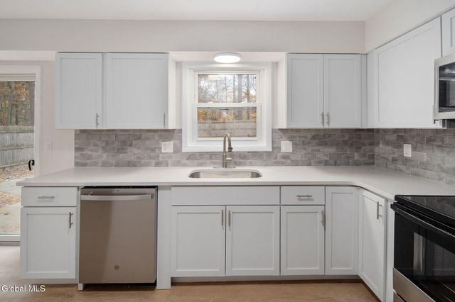 4 Woodshire Court, Malta, NY 12019