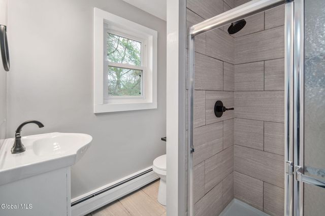 4 Woodshire Court, Malta, NY 12019