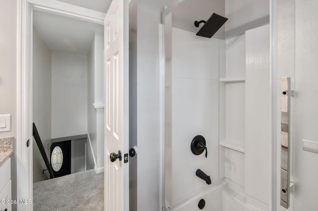 4 Woodshire Court, Malta, NY 12019