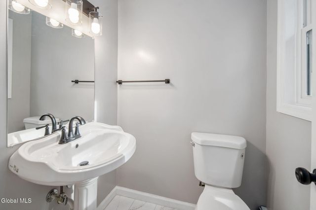 4 Woodshire Court, Malta, NY 12019