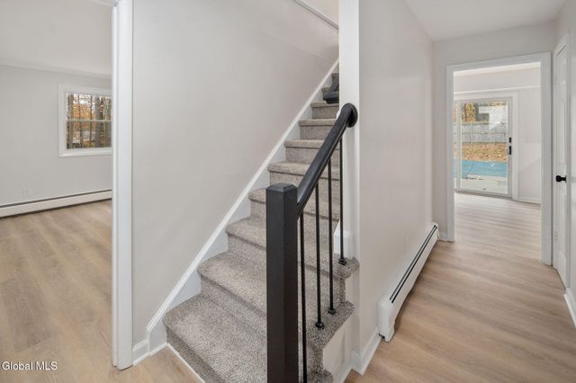 4 Woodshire Court, Malta, NY 12019