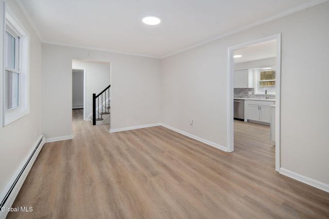 4 Woodshire Court, Malta, NY 12019