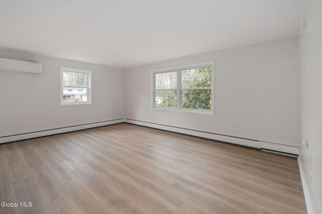 4 Woodshire Court, Malta, NY 12019