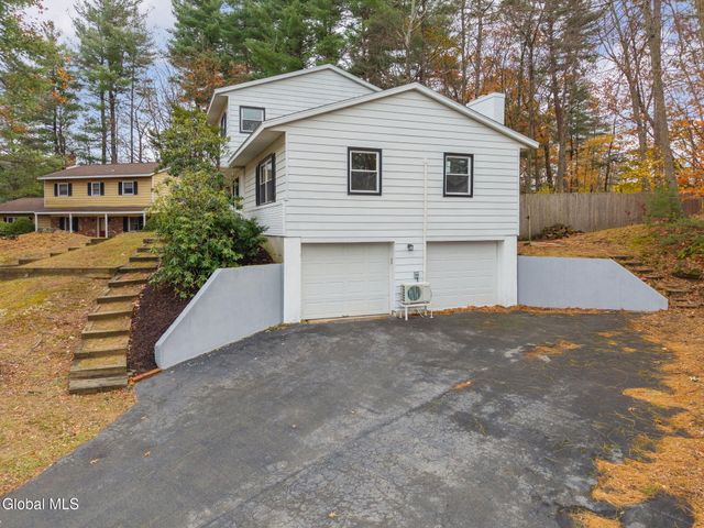 4 Woodshire Court, Malta, NY 12019